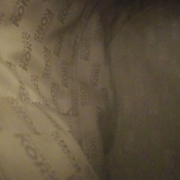 Women's Michael Kors Handbag; Navy Blue and Tan; 15 1/2x12 with 6" Handles - Picture 9 of 11